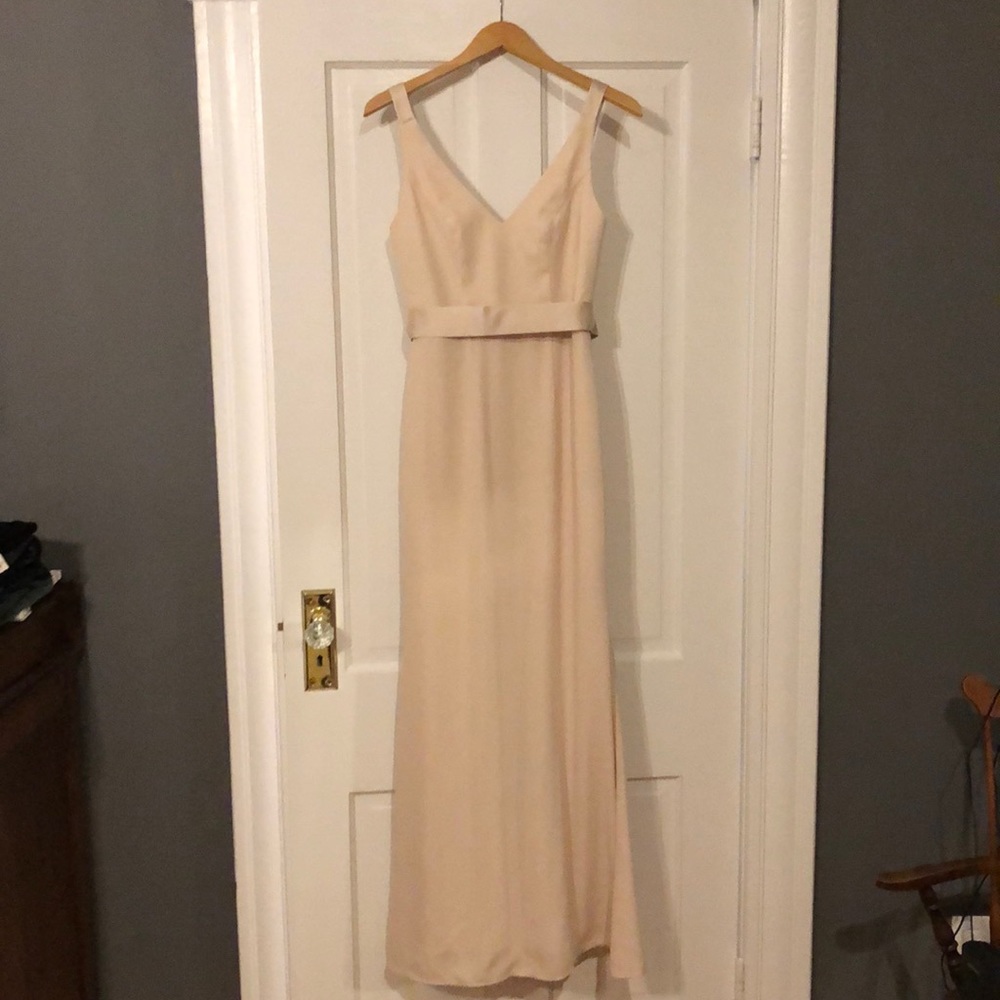 REDUCED Vera Wang Crepe V Neck Gown in Champagne